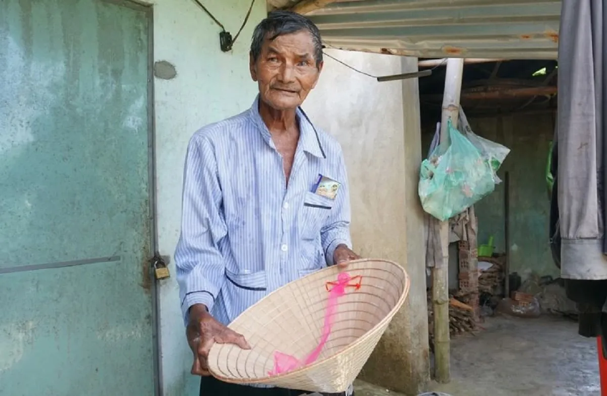 nguoi-dan-ong-suot-50-nam-khong-ngu-5