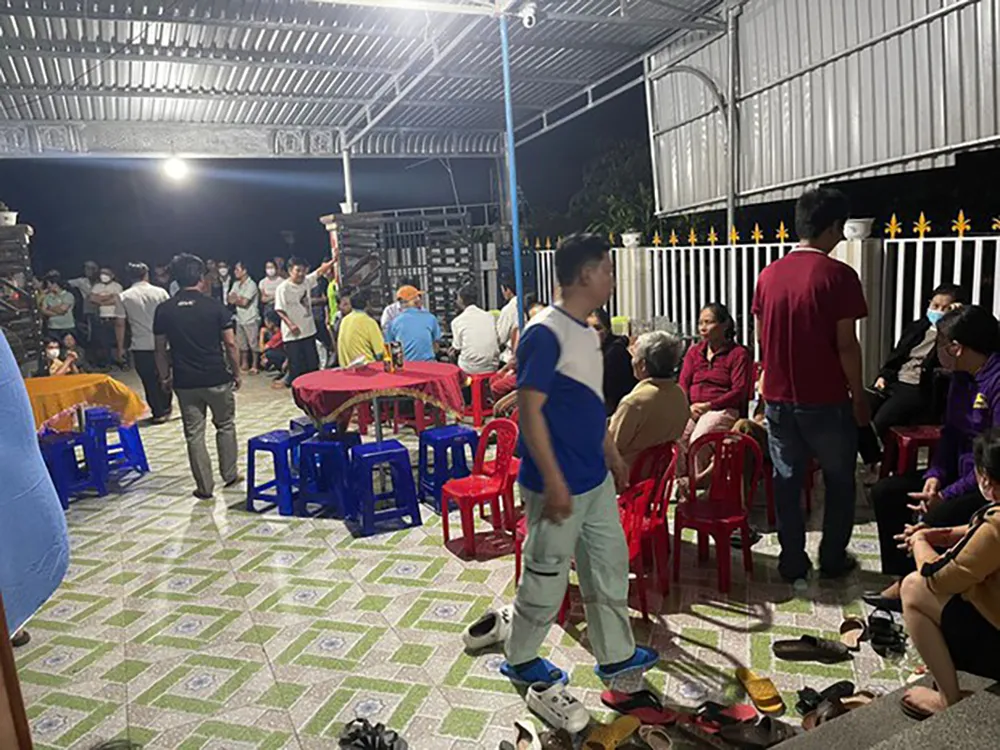 ba-chau-o-quang-ngai-gap-chuyen-khi-di-hong-mat-o-ho-1