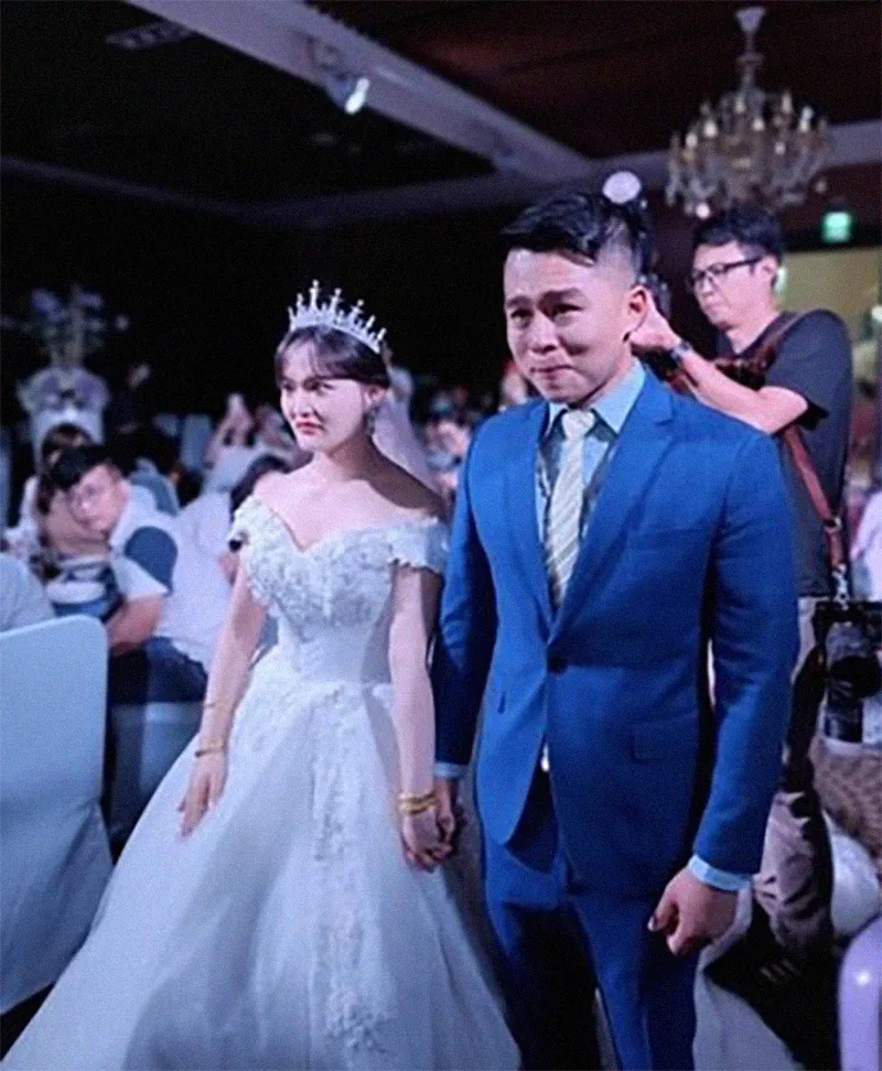 chu-re-khoc-nhu-mua-khien-bo-vo-hoang-mang-4