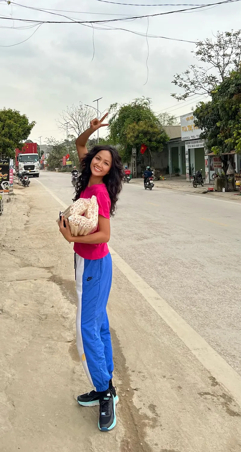 h-hen-nie-dap-tra-khi-bi-to-dien-sau-4