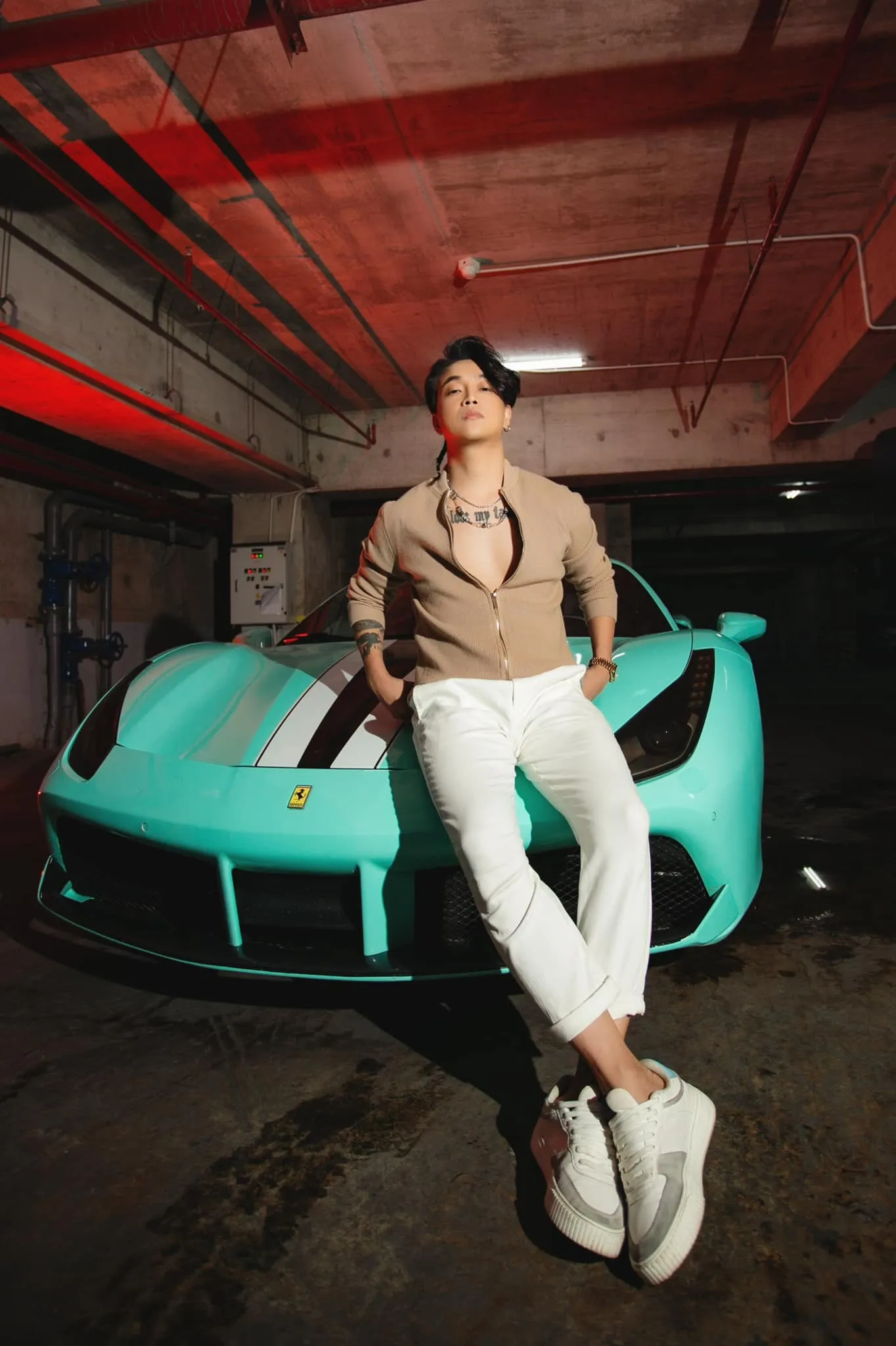 ca-si-hat-hoi-cho-gay-bat-ngo-voi-khoi-tai-san-khung-9