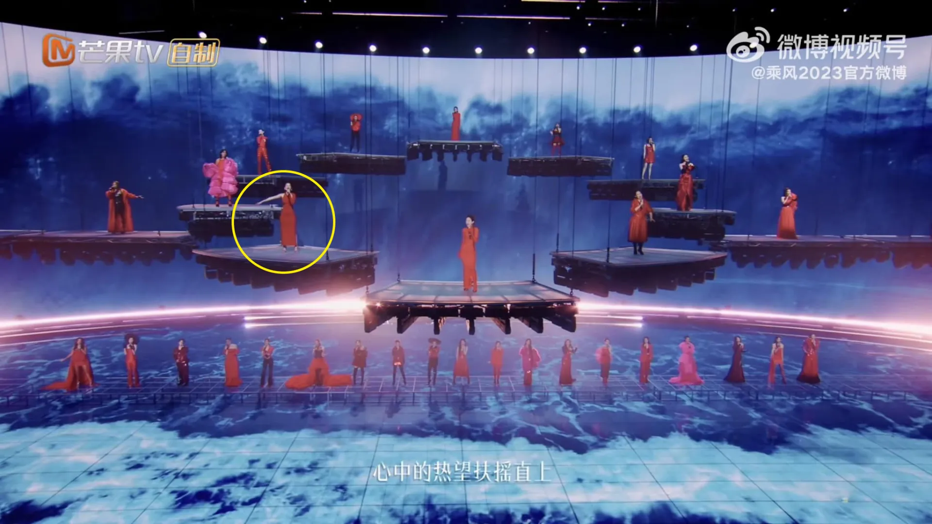 chi-pu-khien-netizen-xu-trung-xon-xao-khi-duoc-dien-hang-dau-3