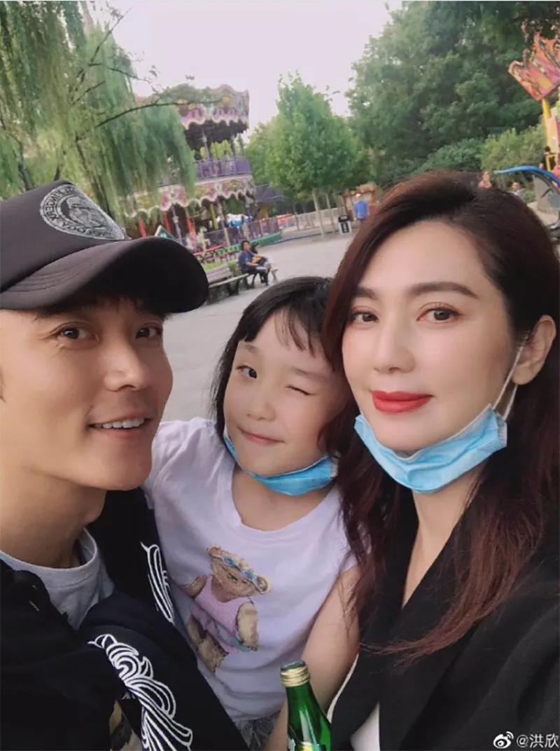 hong-han-ly-hon-truong-dan-phong-khi-bat-gap-ngoai-tinh-voi-tro-ly-5