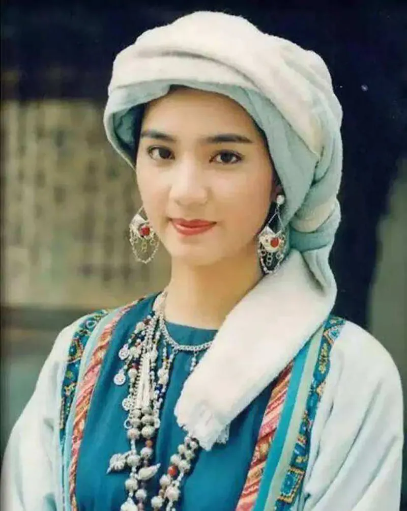 hong-han-ly-hon-truong-dan-phong-khi-bat-gap-ngoai-tinh-voi-tro-ly-6