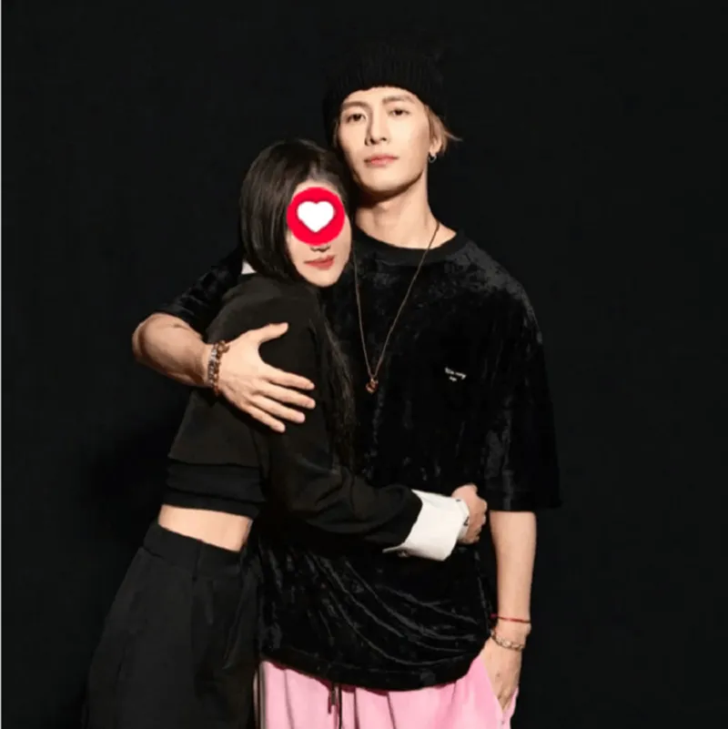 vuong-gia-nhi-thu-tien-cua-fan-khi-chup-anh-than-mat-2