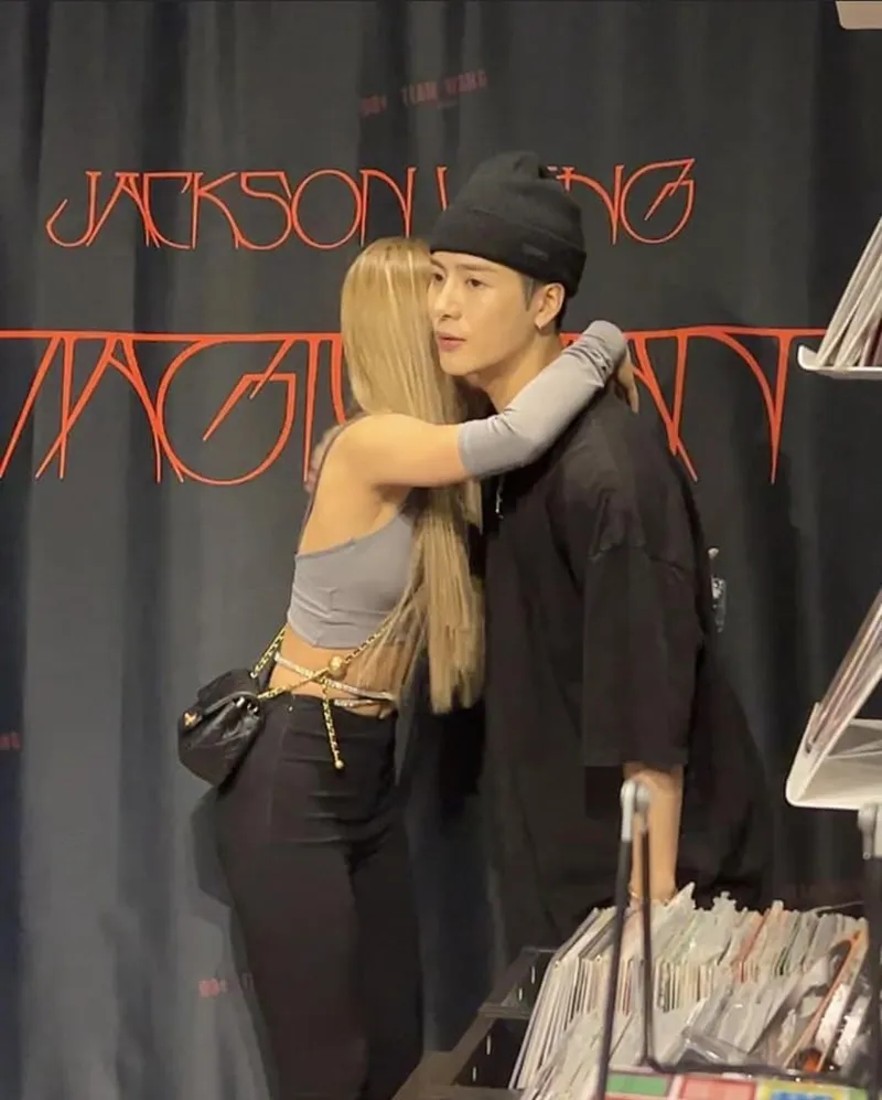 vuong-gia-nhi-thu-tien-cua-fan-khi-chup-anh-than-mat-5