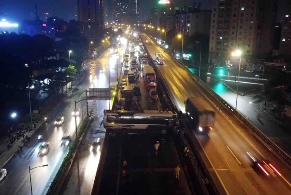 xe-khach-ha-noi-phanh-gap-suyt-vang-khoi-duong-vanh-dai-3-2