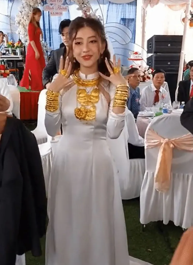 co-dau-ben-tre-duoc-me-chong-tang-18-cay-vang-4