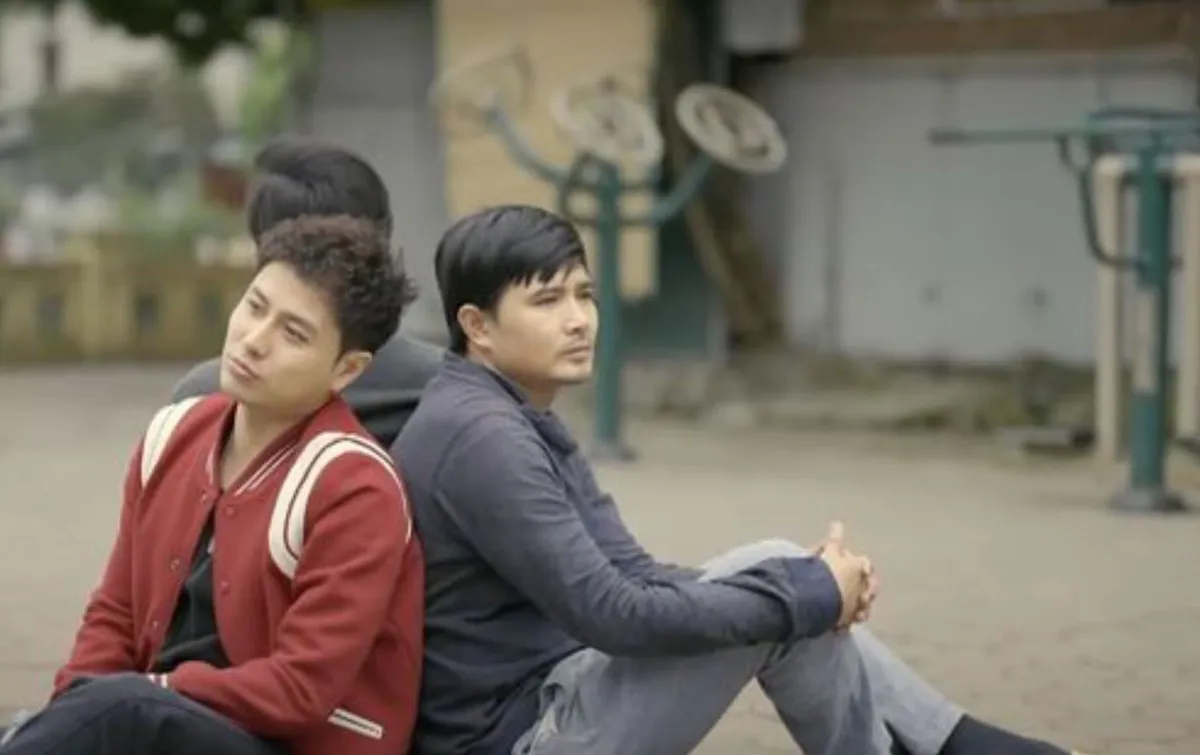 tranh-luan-ve-chi-tiet-o-re-trong-gia-dinh-minh-vui-bat-thinh-linh-4