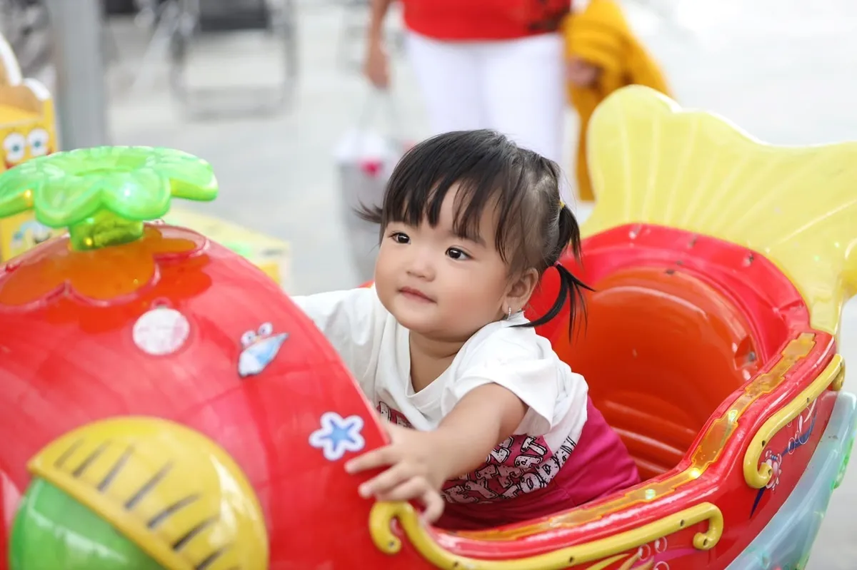 con-gai-mac-van-khoa-lan-dau-di-hoc-9