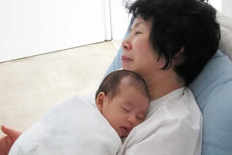 ba-noi-dat-ten-cho-chau-me-tuc-gian-vi-di-dau-cung-bi-treu-choc-1