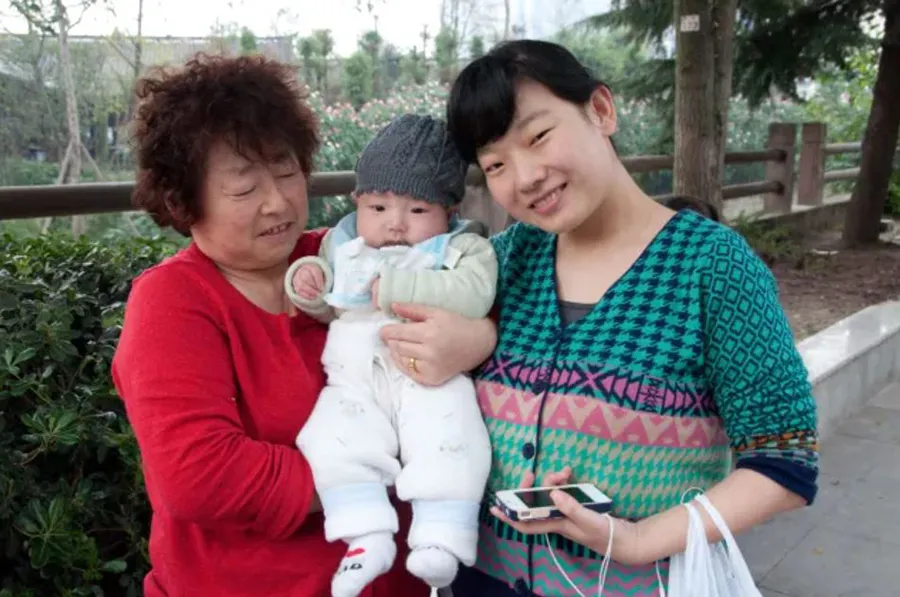 ba-noi-dat-ten-cho-chau-me-tuc-gian-vi-di-dau-cung-bi-treu-choc-2