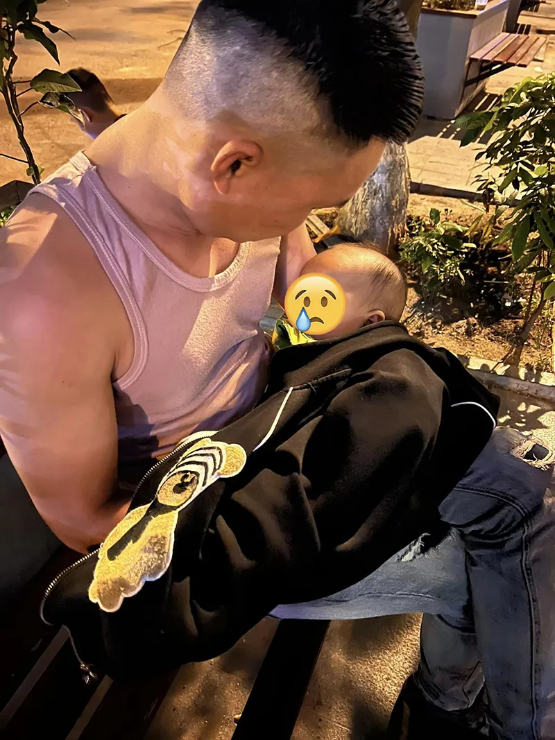 be-gai-bi-bo-lai-truoc-nha-tho-lon-3