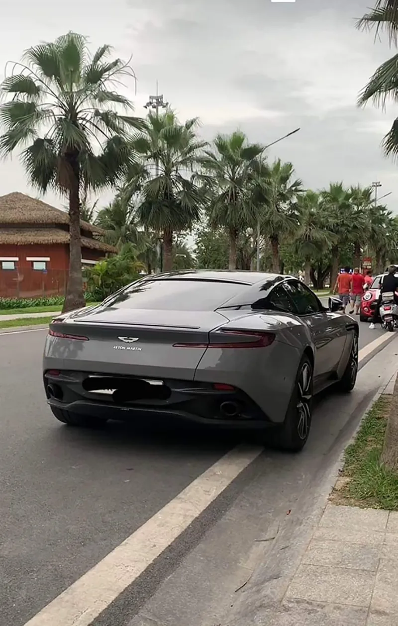 choang-truoc-dan-sieu-xe-trong-dam-cuoi-cua-dat-villa-4