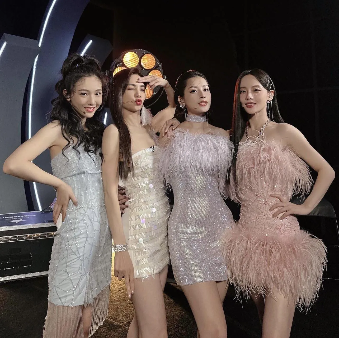 vi-sao-chi-pu-dien-see-tinh-khong-duoc-co-vu-nhung-van-lot-top-hot-search-3
