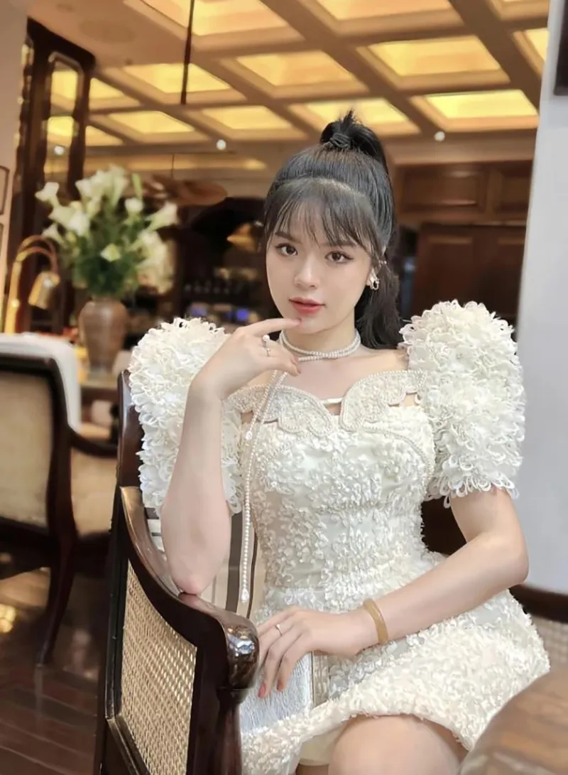 nu-mc-cua-vtv-bi-che-dong-cuoc-doi-van-dep-sao-2