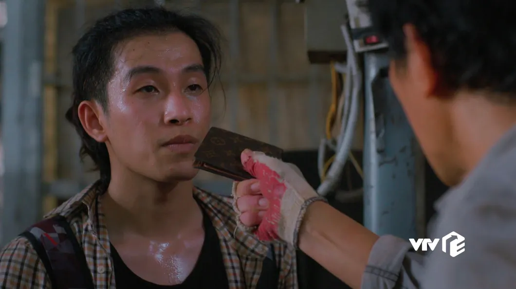 em-trai-cua-luyen-trong-cuoc-doi-van-dep-sao-bi-khan-gia-yeu-cau-cat-vai-2