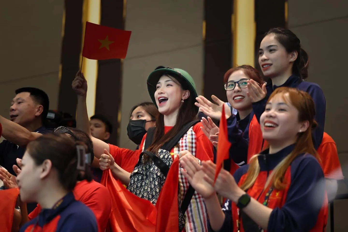 hoa-minzy-doi-mu-coi-duoc-truyen-thong-quoc-te-quan-tam01