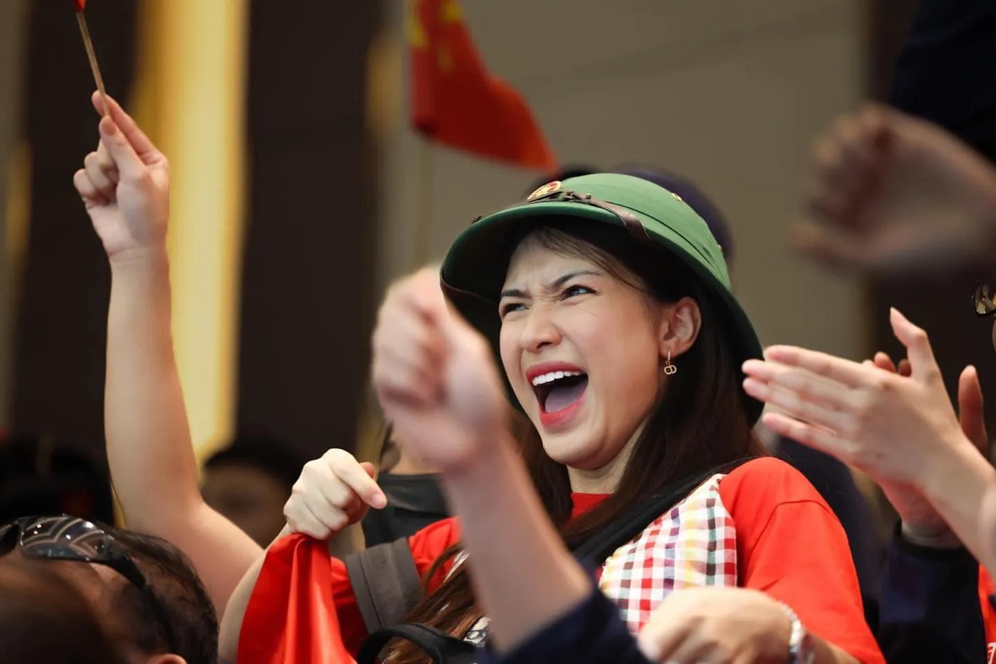 hoa-minzy-doi-mu-coi-duoc-truyen-thong-quoc-te-quan-tam03