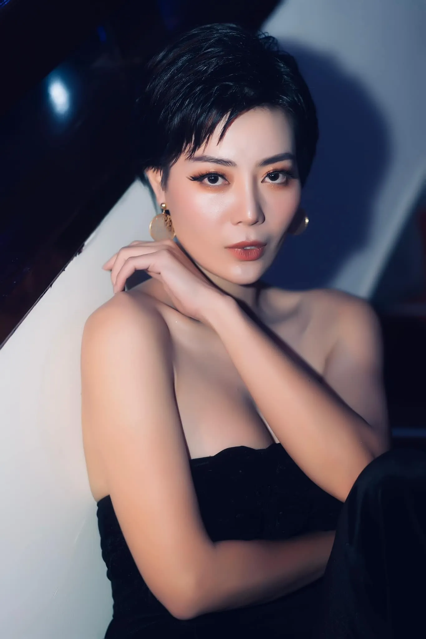 thanh-huong-ngoai-doi-xinh-dep-co-chong-la-sep-lon-6