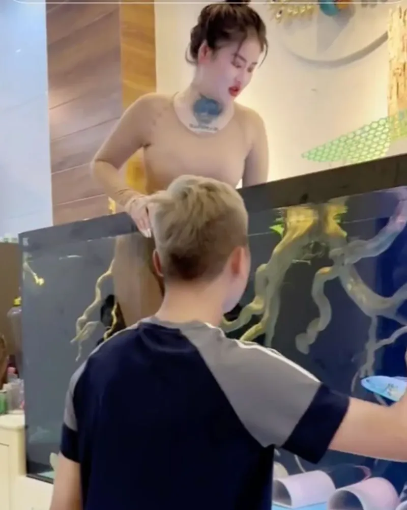 tiktoker-duoc-tra-5-trieu-de-boi-loi-lam-tro-trong-be-nuoc-1