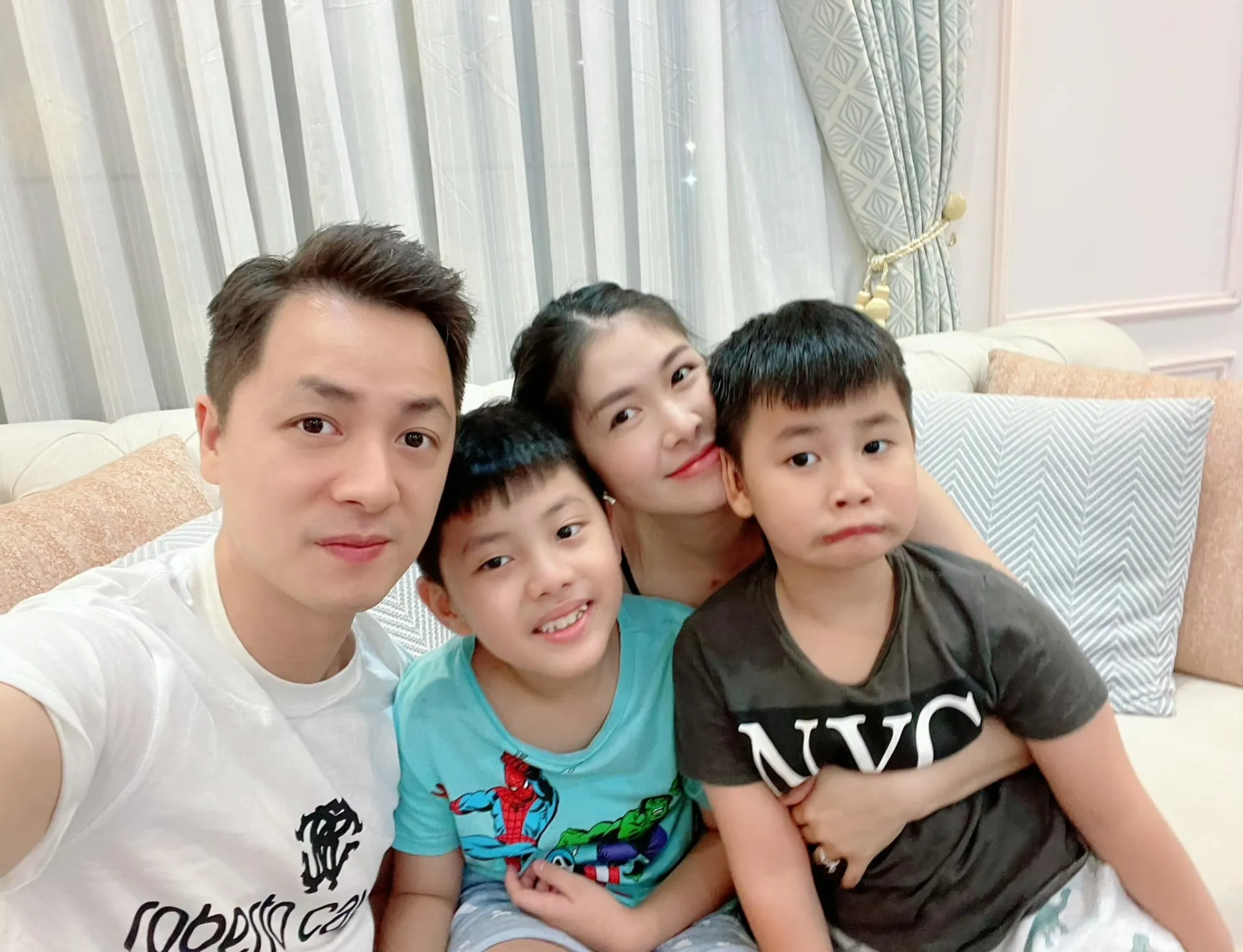 ba-xa-dang-khoi-tung-khoc-ca-dem-vi-doc-tin-nhan-fan-nu-gui-chong-5