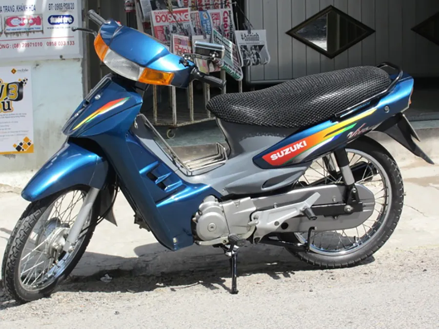 thanh-nien-bi-bong-bo-xe-in-nguyen-chu-suzuki-3