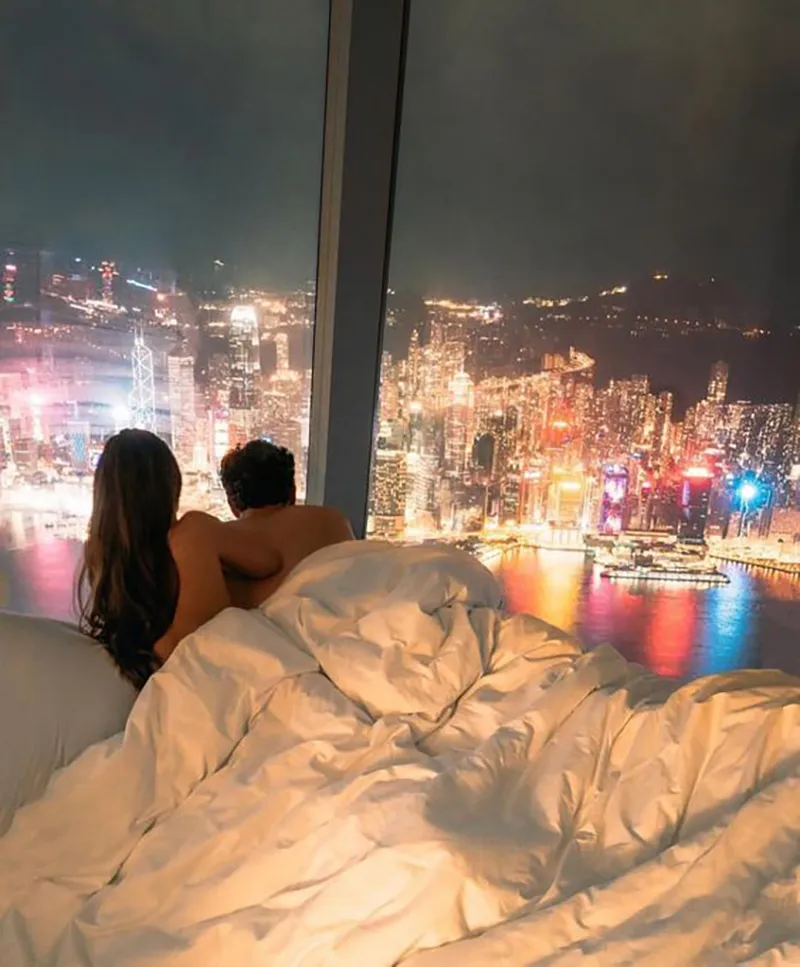 cap-doi-dang-yeu-nhau-trong-khach-san-nguoi-dan-ong-la-mat-buoc-vao-2