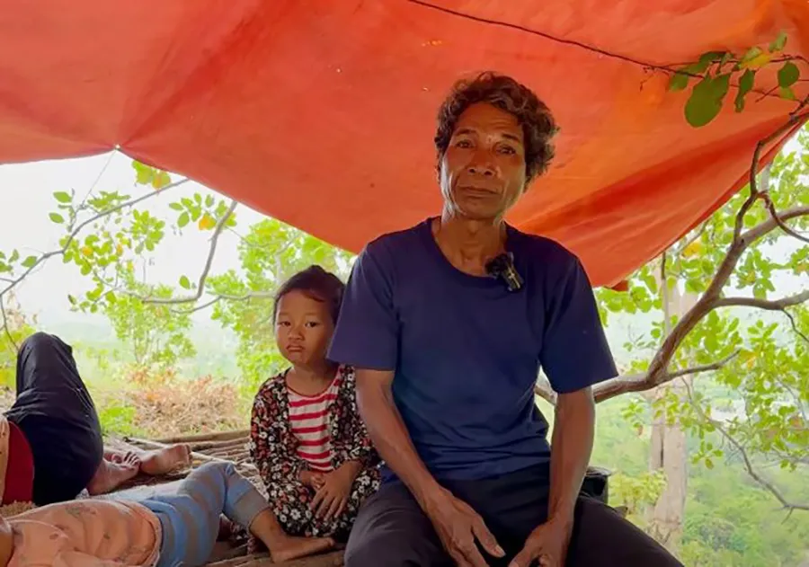 be-gai-3-tuoi-song-giua-rung-va-loi-ke-xot-xa-cua-ong-ngoai-2