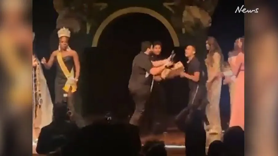 khong-hai-long-vi-vo-chi-duoc-giai-a-hau-nguoi-chong-lao-thang-len-san-khau-giat-vuong-mien-3