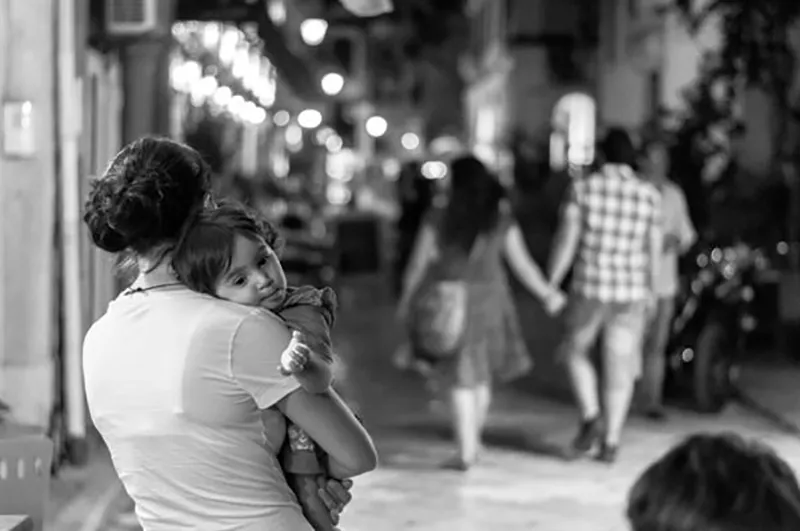 chong-ngoai-tinh-vo-nhan-nhin-de-sinh-con-trai-cai-ket-be-bang-3