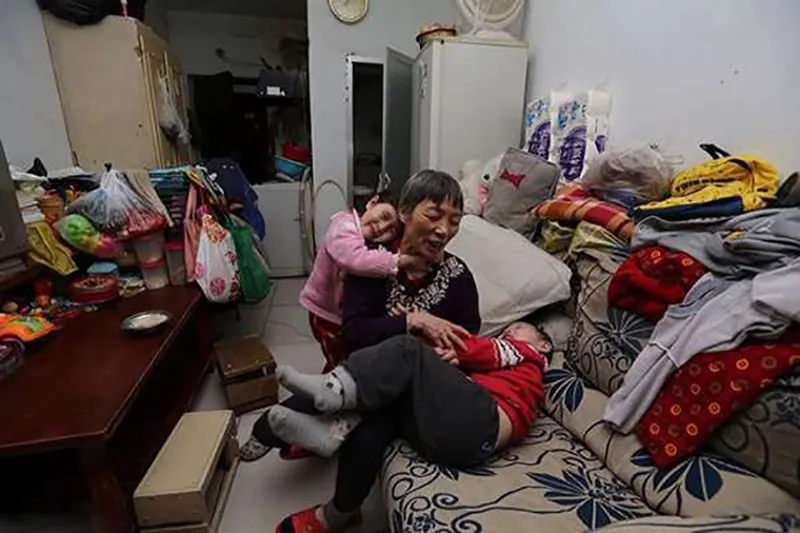 con-trai-36-tuoi-khong-cuoi-vo-nguoi-me-u60-phai-sinh-con-noi-doi-2