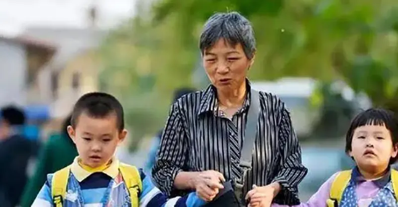 con-trai-36-tuoi-khong-cuoi-vo-nguoi-me-u60-phai-sinh-con-noi-doi-3