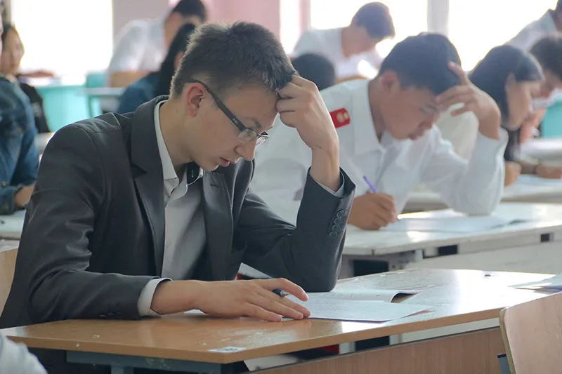 thay-anh-con-ngu-trua-o-truong-mau-giao-phu-huynh-doi-kien-nhung-nghe-hieu-truong-noi-thi-quay-xe-3