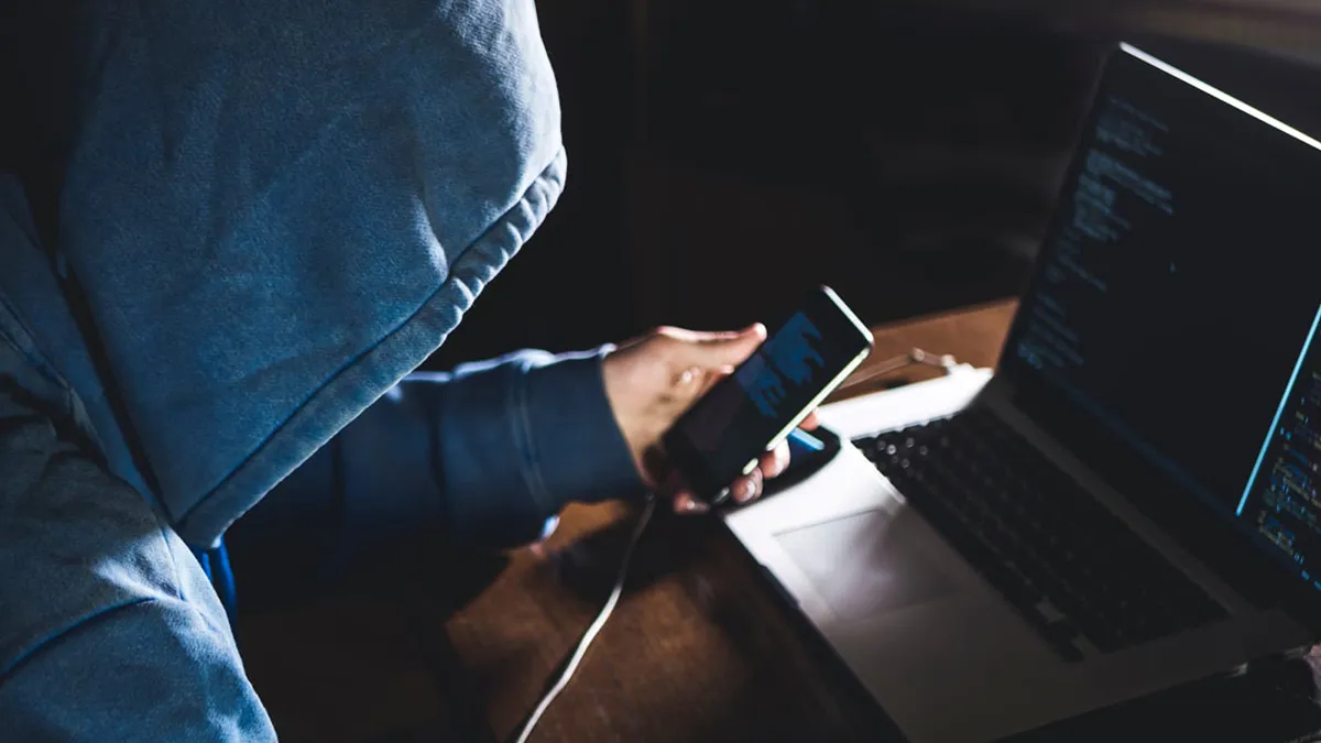 de-biet-dien-thoai-co-bi-nghe-len-hay-khong-kiem-tra-ngay-5-dieu-nay-de-go-bo-cang-som-cang-tot-3