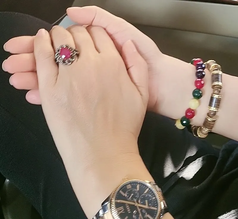 viet-trinh-khoe-nhan-cuoi-hoanh-trang-len-tieng-ve-tin-don-cau-hon-tuoi-u60-2