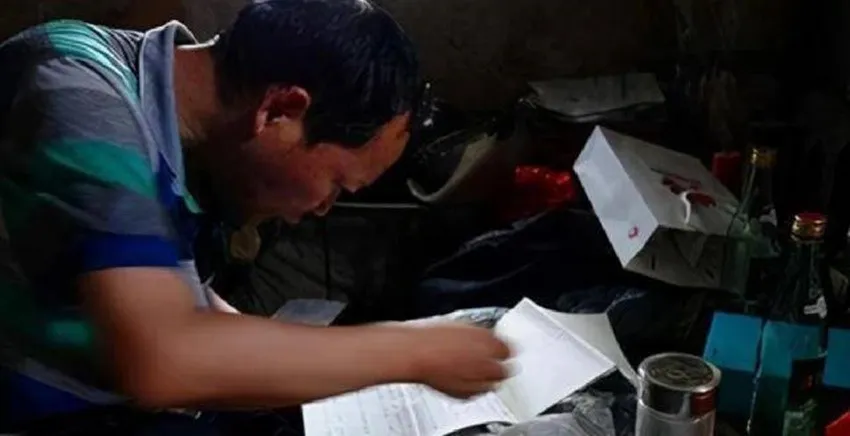 bi-kich-thu-khoa-dai-hoc-tung-la-than-dong-nhung-song-bang-tien-tro-cap-suot-43-nam-2