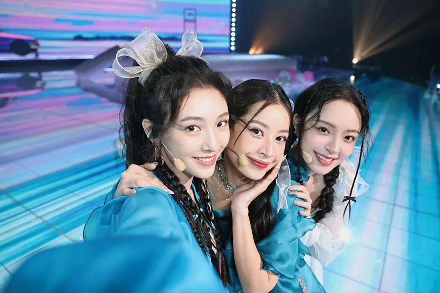 vi-sao-chi-pu-duoc-netizen-trung-khen-hat-hay-nhay-dep-ma-doi-lai-dung-gan-chot-bang-5