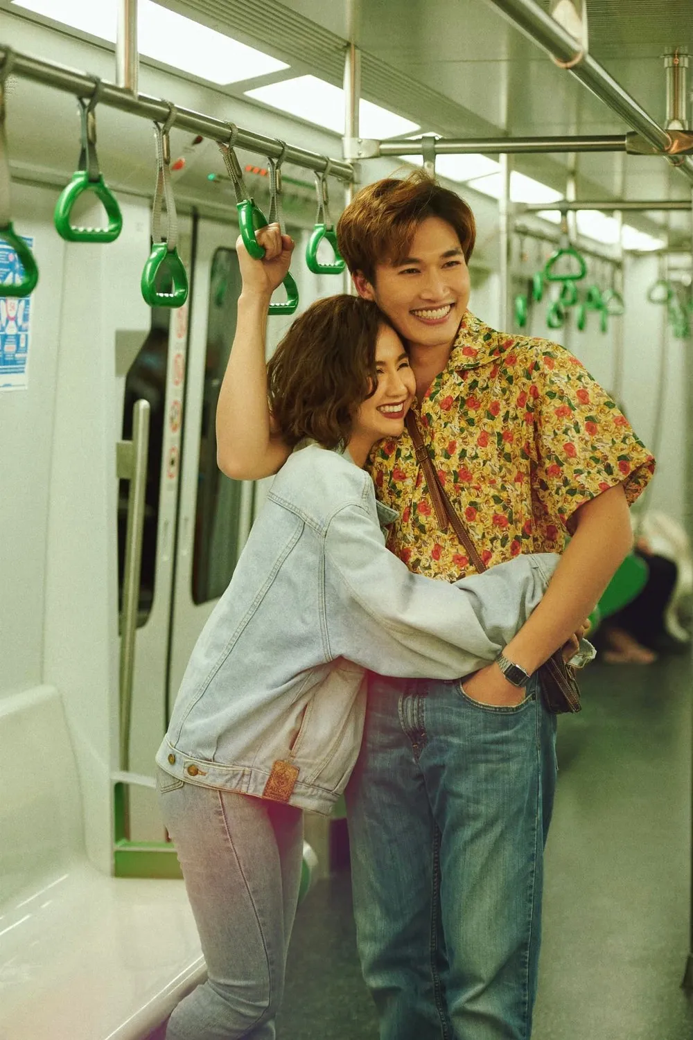 dinh-tu-dang-dan-chuc-sinh-nhat-huyen-lizzie-duoc-nguoi-yeu-tin-don-ngo-loi-thuong-7