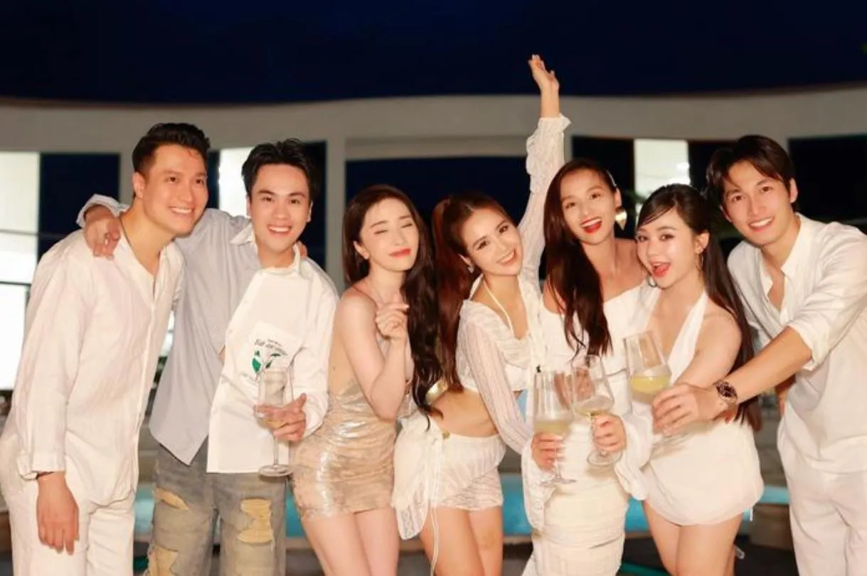 dinh-tu-dang-dan-chuc-sinh-nhat-huyen-lizzie-duoc-nguoi-yeu-tin-don-ngo-loi-thuong-9