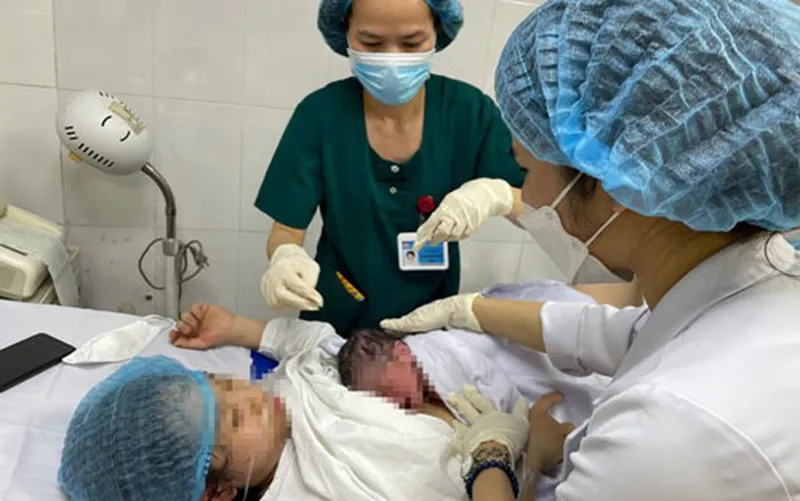 nguoi-phu-nu-60-tuoi-sinh-them-con-nho-nang-3-1-kg-3