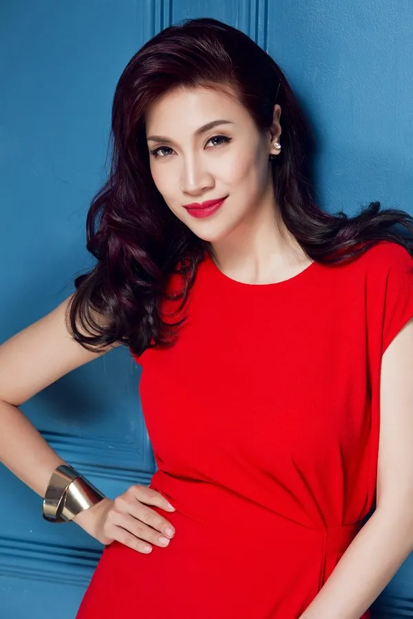 nghi-van-nu-ca-si-vbiz-noi-tieng-bi-bat-den-quan-bar-chao-tung-ban-khach-suong-tran-khi-bi-dong-nghiep-phat-hien-4