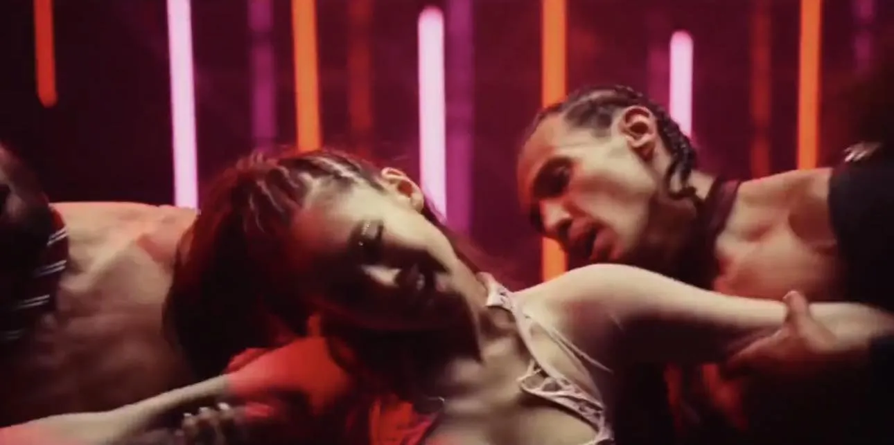 tap-3-the-idol-jennie-dot-mat-khan-gia-voi-vu-dao-nhay-cam-netizen-phan-ung-gat-3