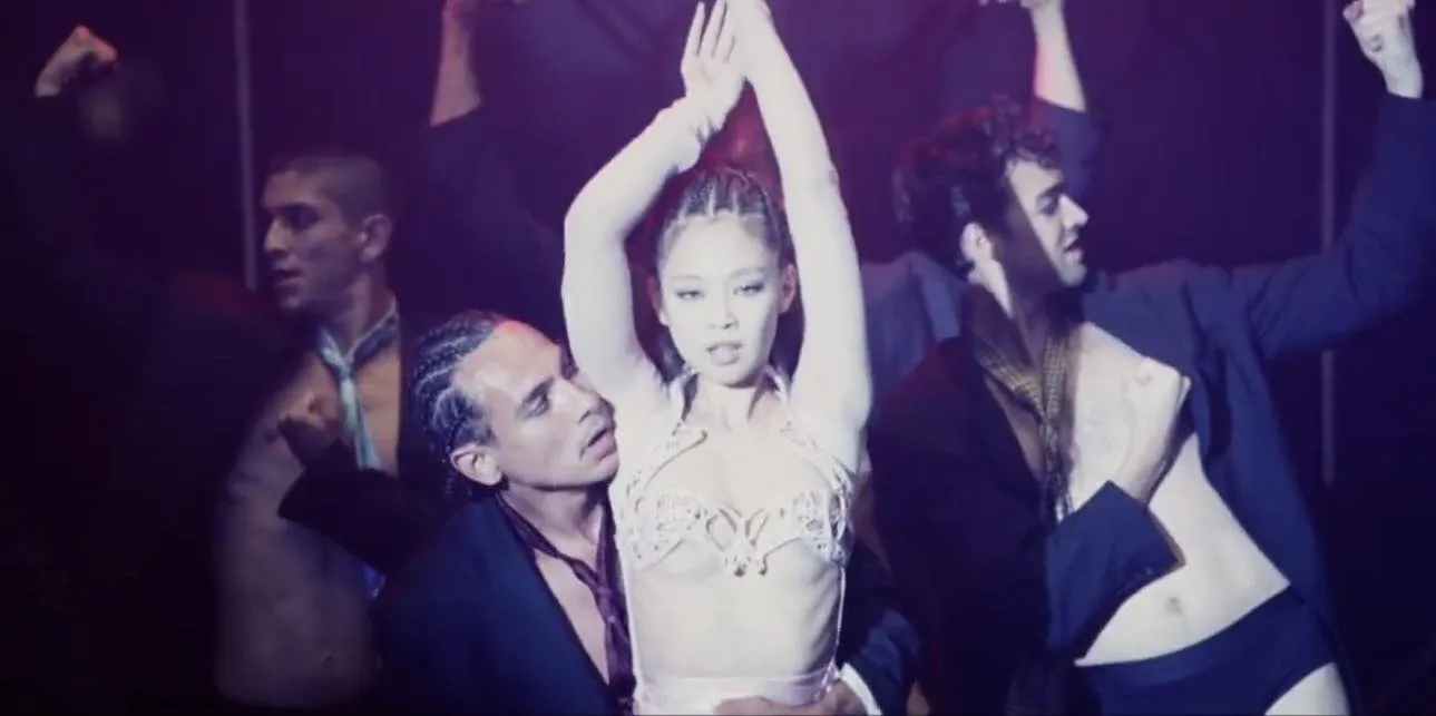 tap-3-the-idol-jennie-dot-mat-khan-gia-voi-vu-dao-nhay-cam-netizen-phan-ung-gat-7