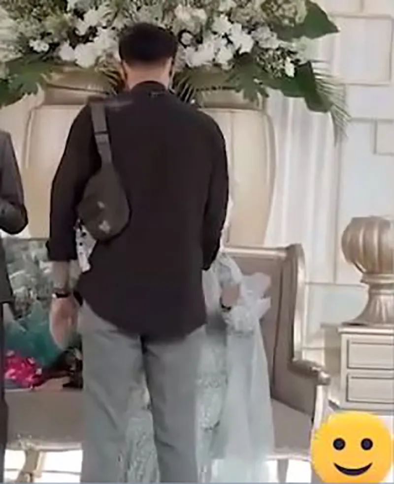 co-dau-nghen-ngao-om-chat-ban-trai-cu-trong-dam-cuoi-thai-do-cua-chu-re-the-nao-1