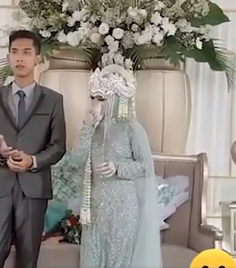 co-dau-nghen-ngao-om-chat-ban-trai-cu-trong-dam-cuoi-thai-do-cua-chu-re-the-nao-2