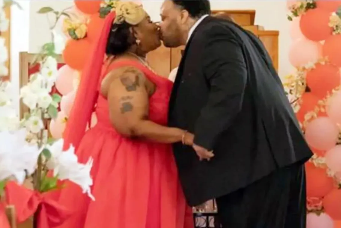 dang-dam-cuoi-vui-ve-chu-re-lan-dung-ra-dat-co-dau-hoa-goa-phu-chi-sau-10-phut-5