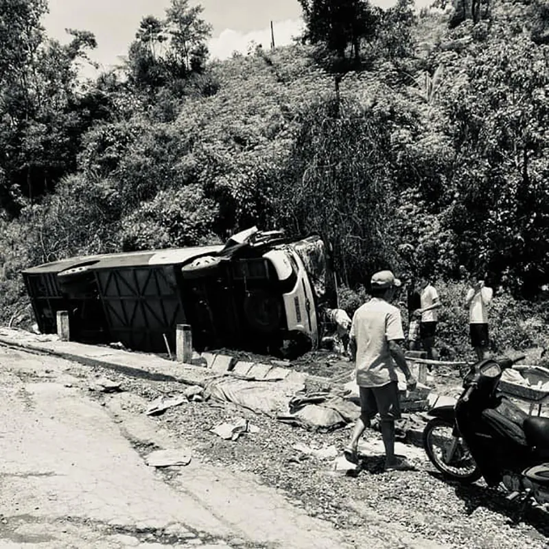 giay-phut-am-anh-xe-cho-cau-thu-quang-nam-gap-nan-chi-nghe-tieng-dong-lon-quay-sang-thay-dong-doi-khong-con-3