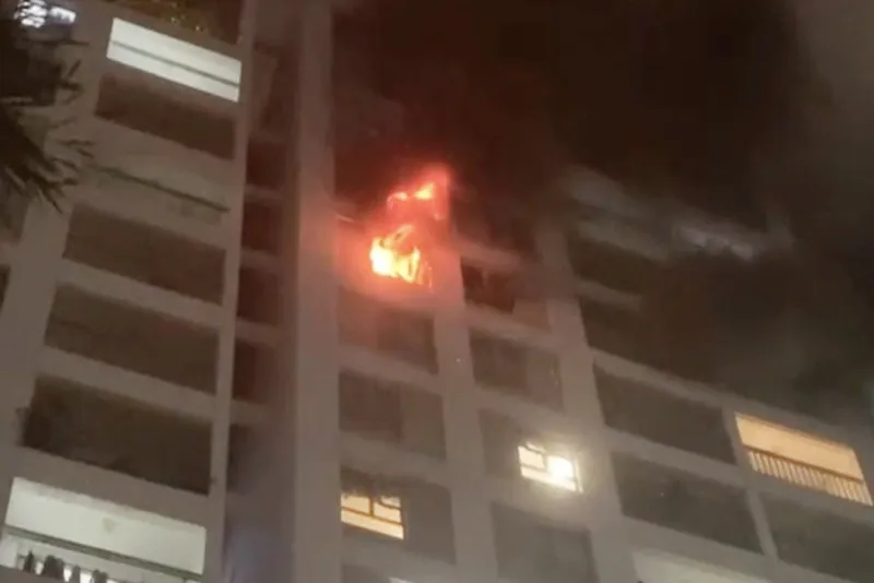 mot-chung-cu-noi-tieng-o-tphcm-bi-chay-luc-ban-dem-dan-tinh-bo-chay-tan-loan-1