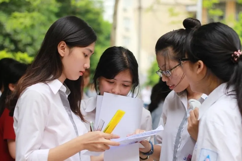 xon-xao-tim-ra-in-tu-thanh-nien-lam-lo-de-thi-mon-ngu-van-thpt-2023-truoc-thoi-gian-quy-dinh (3)